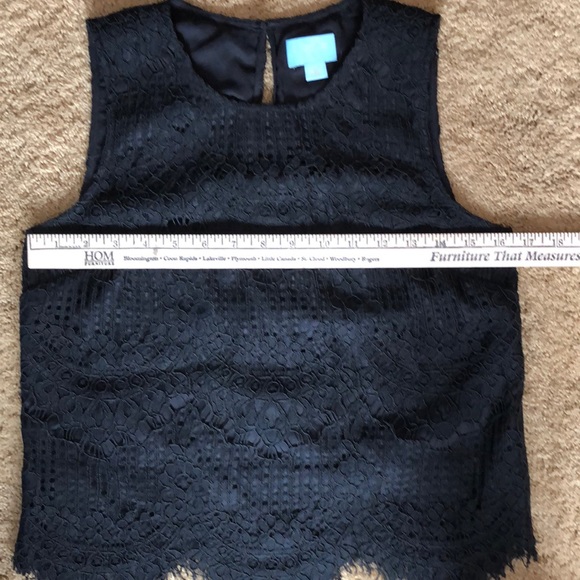 CeCe lace sleeveless top - Picture 4 of 7